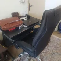صندلی چرخ دار با میز کامپیوتر