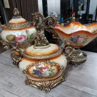 تعدادی لوازم خانه، پاسماوری سرویس مسافرتی و