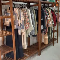 کلیه اجناس مغازه پوشاک جزئی و کلی بفروش میرسد|فروشگاه و مغازه|گلستان (تهران), |دیوار
