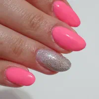 به عنوان دستیار ناخن آماده همکاری هستم