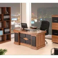 اجاره-میز-کاری-در-فضای-اداری-آرام-و-شیک