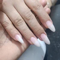خدمات کاشت ناخن با بهترین متریال اف ویژه