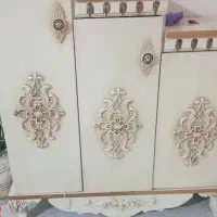 جاکفشی ومیز تلویزیون