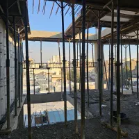 نگهبان ساختمان نیمه کاره