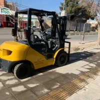 لیفتراک کوماتسو ۲نیم تن