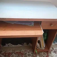 میز تحریر وکامپیوتر