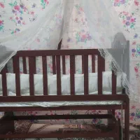 تخت وگهواره تمام چوب نوزاد کنار مادر با سرویس خواب|تخت و صندلی بچه|یزد, |دیوار