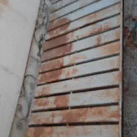 تخت آهنی