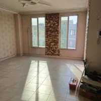 فروش-65-متری-پذیرایی-و-اتاق-نورگیر-رو-به-حیاط