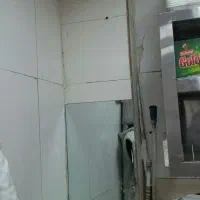 به یک نفر خانم برای نظافت