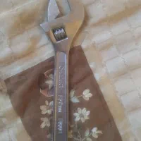 یک آچار فرانسه ۱۰ 250 میفروشمش نوع هست|ابزارآلات|تبریز, |دیوار