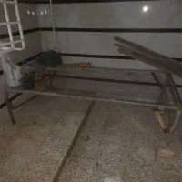 تخت اهنی