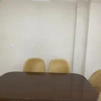 میز ناهار خوری ۶ نفره دو صندلی در عکس نیست