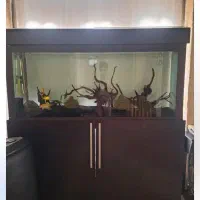 آکواریوم بزرگ همراه با کمد وسایل