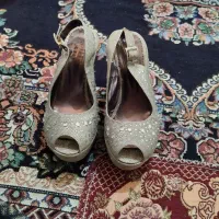 یک جفت صندل زنانه