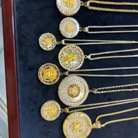 مدالهای ورساچه.سبک و سنگین.شیک و|جواهرات|کاشان, بازار کاشان|دیوار