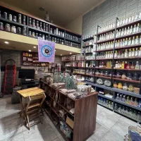 واگذاری عطاری شیک به همراه دکور و نورپرداری|اجارهٔ مغازه و غرفه|کاشان, حاج جمال|دیوار