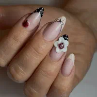 خدمات و آموزش ناخن حرفه ای ناخن