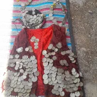 فروش ی عدد لباس محلی قدیمی همراه سکه های قدیمی