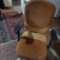 صندلی گردون سالم کارکرده ولی خیلی محکم