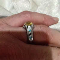 انگشتر دستساز سالخورده و کهنه