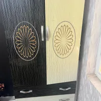 کمد لباسی بزرگ با سه کشو‌پایین بزرگ
