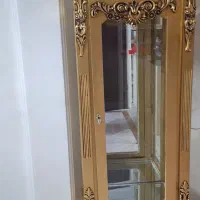 دو عدد ویترین طلایی رنگ هستش|بوفه، ویترین، کنسول|تهران, افسریه شمالی|دیوار