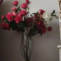 نه شاخه گل رز با گلدان