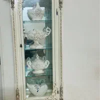 گنجه با ظروف دکوری
