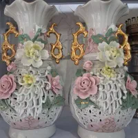 یک جفت گلدان گل برجسته قدیمی