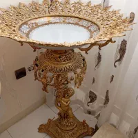 میوه خوری کنار سالنی