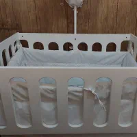 تخت کنار مادر