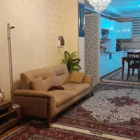 فروش مبل راحتی نیم ست و یک عدد بوفه