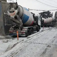 راننده پایه یک میکسر بتن