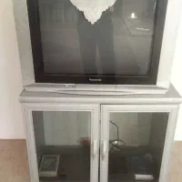 تلویزیون و میز