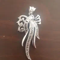 مدال سینریز تراش خورده طلای سفید