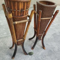 میز کنار سالنی به همراه حل گلدانی کنار سالنی