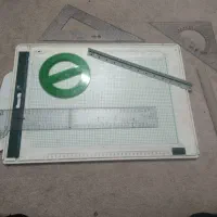 تخته رسم به همراه خط کش T و ...