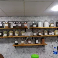 یه تعداد قفسه حبوبات با سیلو. ترازو به فروش میرسد|فروشگاه و مغازه|رشت, حمیدیان|دیوار