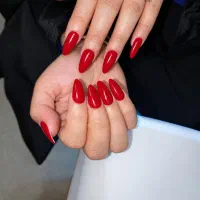 خدمات کاشت ناخن