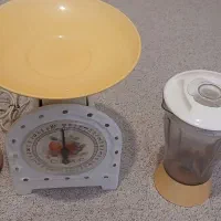 مخلوط کن و آسیاب با ترازوی آشپزخانه