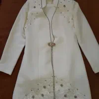 تعدادی لباس به فروش می‌رسد