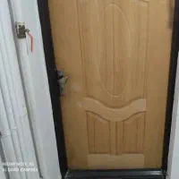 درب چوبی با متعلقات دستگیره و قفل و کلید