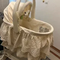 تخت نوزاد در حد نو