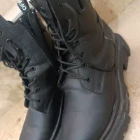 بوت نو|کیف، کفش، کمربند|میانه, |دیوار