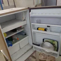 یخچال کوچک و فن بزرگ