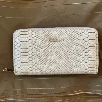 کیف پول زنانه کرم رنگ طرح چرم