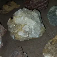 سنگ زینتی و قیمتی