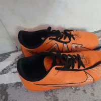 کفش فوتبالی سایز ۳۹