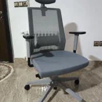 صندلی نیلپر اداری مدل OCM 850S همراه با میز